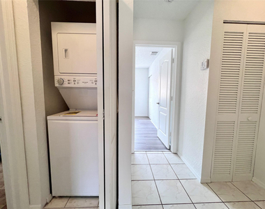 519 W 68th Street - Photo Thumbnail 12