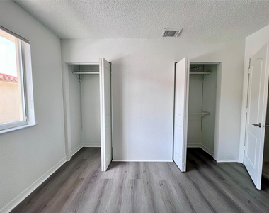 519 W 68th Street - Photo Thumbnail 8