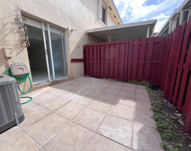 519 W 68th Street - Photo Thumbnail 6