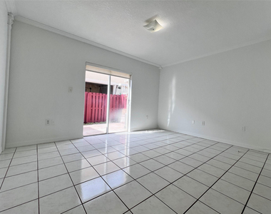 519 W 68th Street - Photo Thumbnail 5