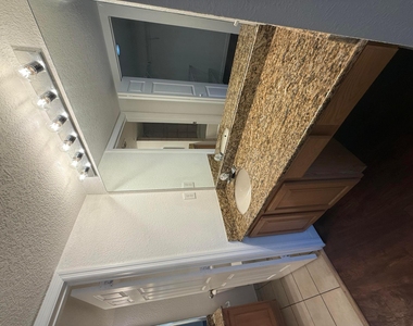 231 Sw Palm Drive - Photo Thumbnail 10