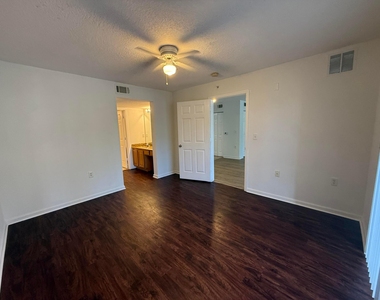 231 Sw Palm Drive - Photo Thumbnail 9