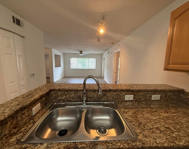 231 Sw Palm Drive - Photo Thumbnail 4