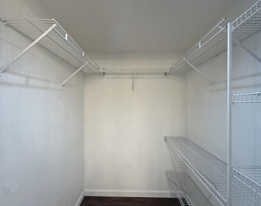 231 Sw Palm Drive - Photo Thumbnail 11