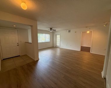 231 Sw Palm Drive - Photo Thumbnail 1