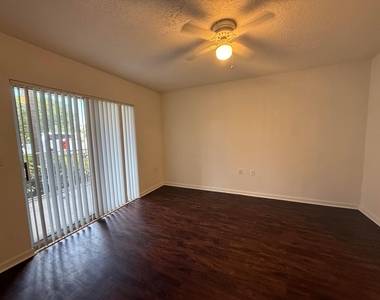 231 Sw Palm Drive - Photo Thumbnail 8