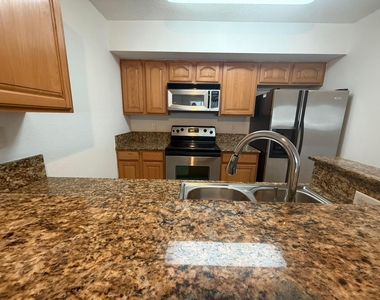 231 Sw Palm Drive - Photo Thumbnail 7