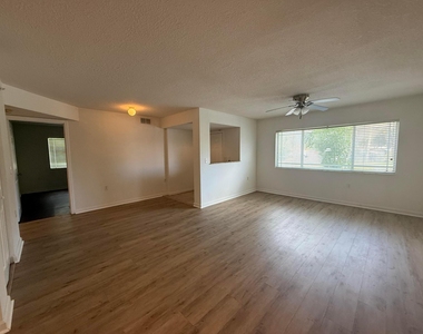 231 Sw Palm Drive - Photo Thumbnail 2