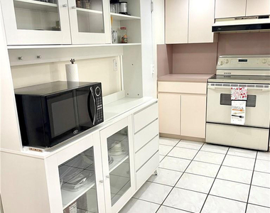 1149 Hillsboro Mile - Photo Thumbnail 3