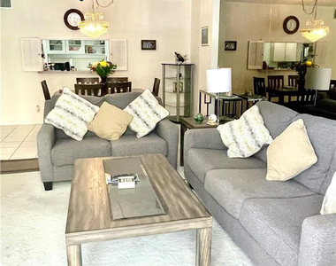 1149 Hillsboro Mile - Photo Thumbnail 7