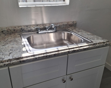 3007 Nw 59th Street - Photo Thumbnail 1