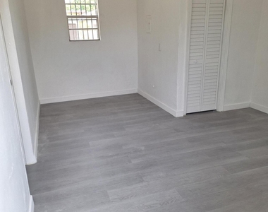 3007 Nw 59th Street - Photo Thumbnail 3