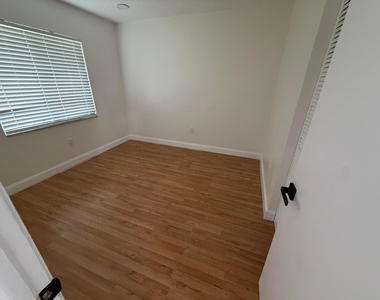4281 Nw 120th Lane - Photo Thumbnail 5