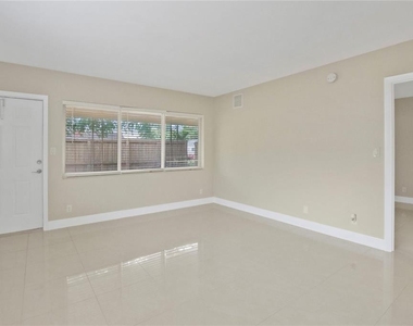 204 Ne 10th Avenue - Photo Thumbnail 3