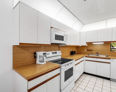 10137 Mangrove Drive - Photo Thumbnail 8