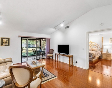 10137 Mangrove Drive - Photo Thumbnail 6