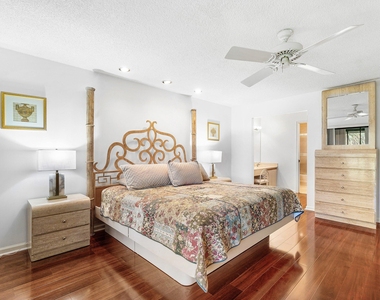 10137 Mangrove Drive - Photo Thumbnail 14