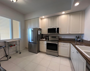 13 Harbour Isles Drive W - Photo Thumbnail 2