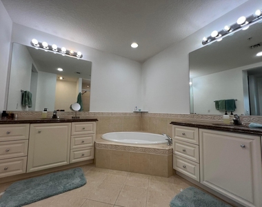 13 Harbour Isles Drive W - Photo Thumbnail 10