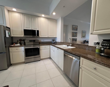13 Harbour Isles Drive W - Photo Thumbnail 3