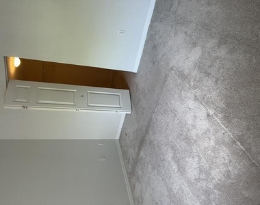 1200 Crestwood Court S - Photo Thumbnail 11