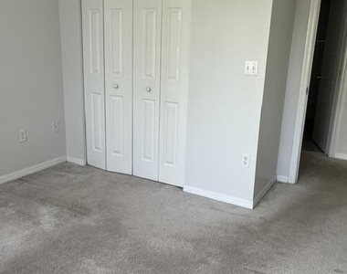 1200 Crestwood Court S - Photo Thumbnail 8