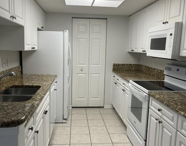 1200 Crestwood Court S - Photo Thumbnail 6