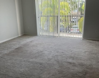 1200 Crestwood Court S - Photo Thumbnail 7