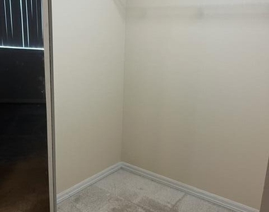 1200 Crestwood Court S - Photo Thumbnail 14