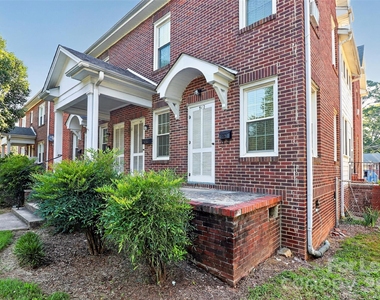912 S York Street - Photo Thumbnail 1