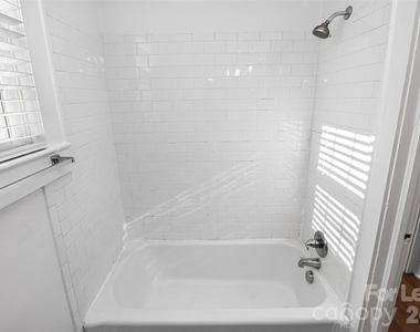 912 S York Street - Photo Thumbnail 16