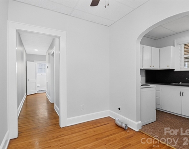 912 S York Street - Photo Thumbnail 5