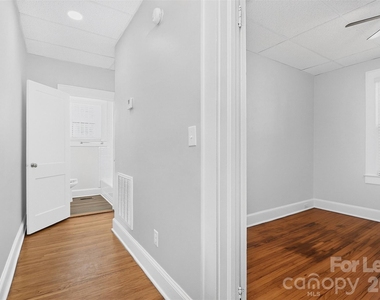 912 S York Street - Photo Thumbnail 14