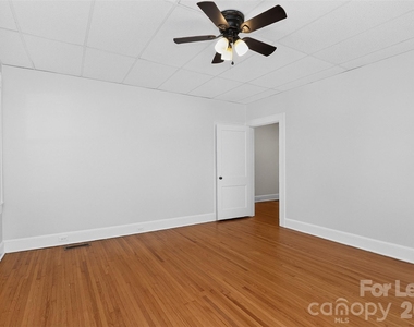 912 S York Street - Photo Thumbnail 12