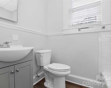 912 S York Street - Photo Thumbnail 15
