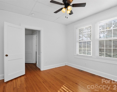 912 S York Street - Photo Thumbnail 13