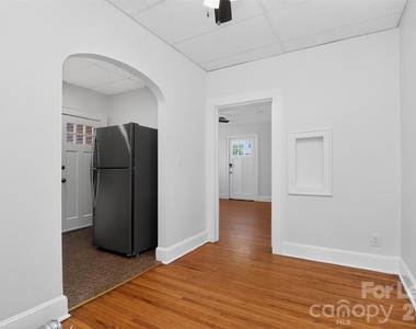 912 S York Street - Photo Thumbnail 8