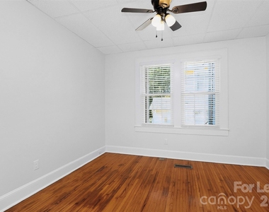 912 S York Street - Photo Thumbnail 9
