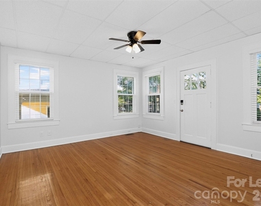 912 S York Street - Photo Thumbnail 3