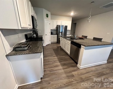 8010 Foxcroft Drive - Photo Thumbnail 6