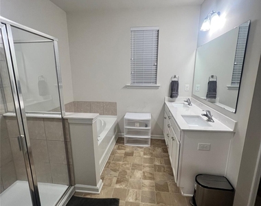 8010 Foxcroft Drive - Photo Thumbnail 12