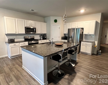 8010 Foxcroft Drive - Photo Thumbnail 4