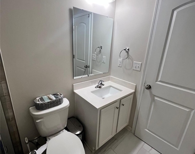 8010 Foxcroft Drive - Photo Thumbnail 21
