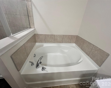 8010 Foxcroft Drive - Photo Thumbnail 15