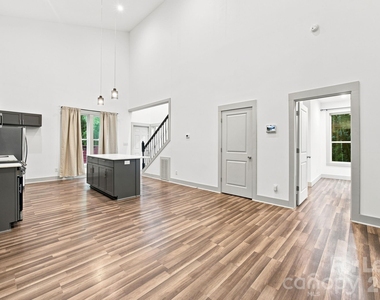 1198 Chronicle Avenue - Photo Thumbnail 8
