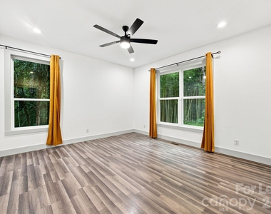 1198 Chronicle Avenue - Photo Thumbnail 9
