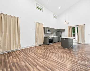 1198 Chronicle Avenue - Photo Thumbnail 3