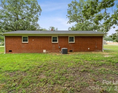 905 Clark Street - Photo Thumbnail 12