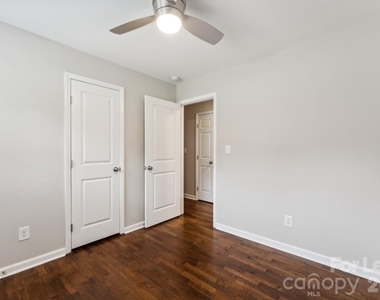 905 Clark Street - Photo Thumbnail 7