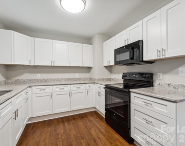 905 Clark Street - Photo Thumbnail 4